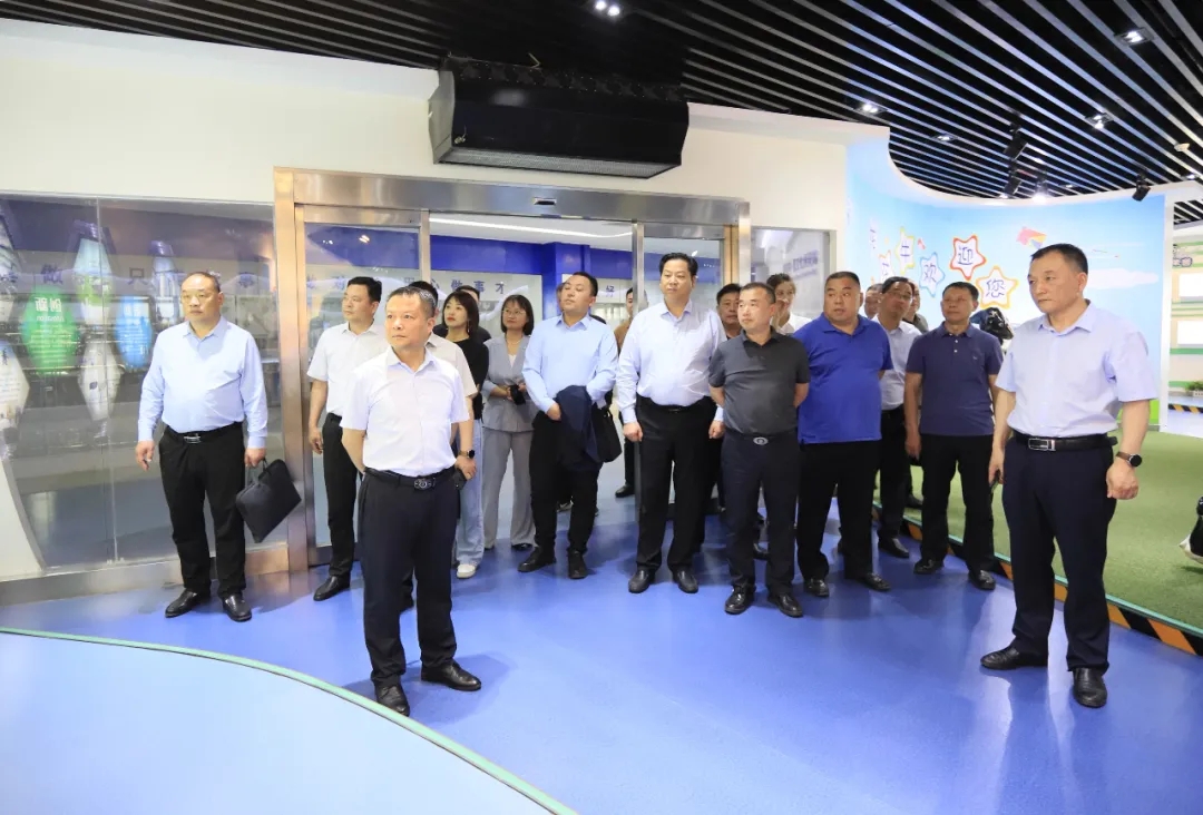 供銷聯(lián)動，創(chuàng)新共贏丨河南農(nóng)投集團(tuán)內(nèi)部業(yè)務(wù)協(xié)同交流會在花花牛乳業(yè)集團(tuán)順利召開