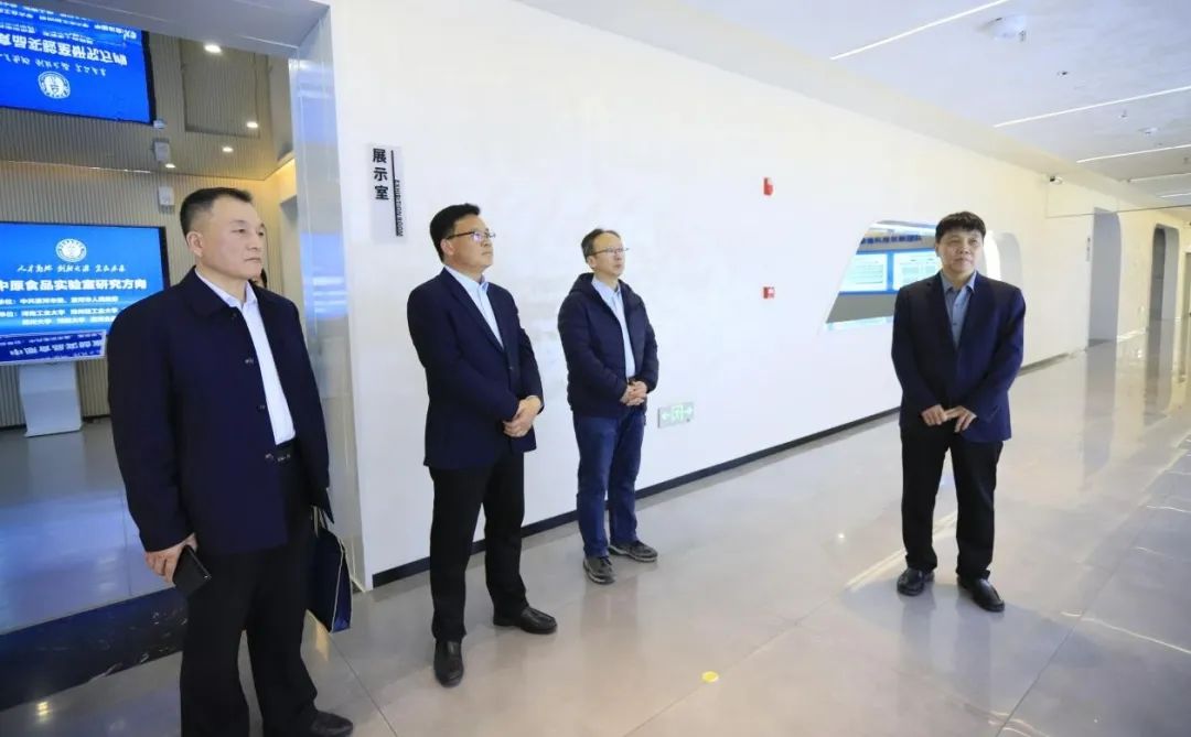 花花牛乳業(yè)集團黨委書記、董事長唐洪峰一行赴中原食品實驗室同中國工程院院士、中原食品實驗室主任任發(fā)政座談交流