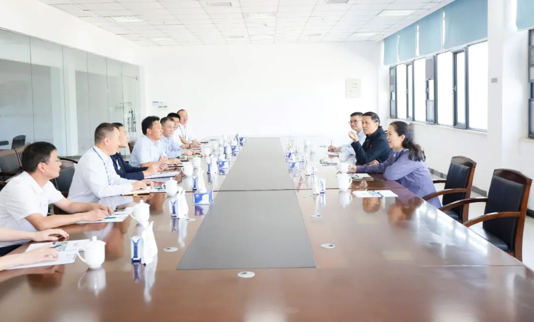 快樂(lè)過(guò)“雙節(jié)”，安全不放假｜河南農(nóng)投集團(tuán)黨委書記、董事長(zhǎng)李曉寰一行蒞臨花花牛乳業(yè)集團(tuán)開展“雙節(jié)”安全生產(chǎn)大檢查活動(dòng)并慰問(wèn)一線職工、