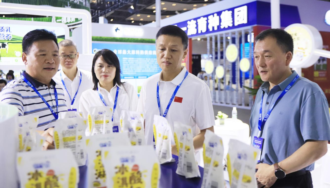 啟航新征程 點(diǎn)亮新賽道丨花花牛乳業(yè)集團(tuán)參加第十四屆中國(guó)奶業(yè)大會(huì)暨D20峰會(huì)，榮獲“中國(guó)乳制品生產(chǎn)企業(yè)現(xiàn)代化等級(jí)5A級(jí)”評(píng)定殊榮