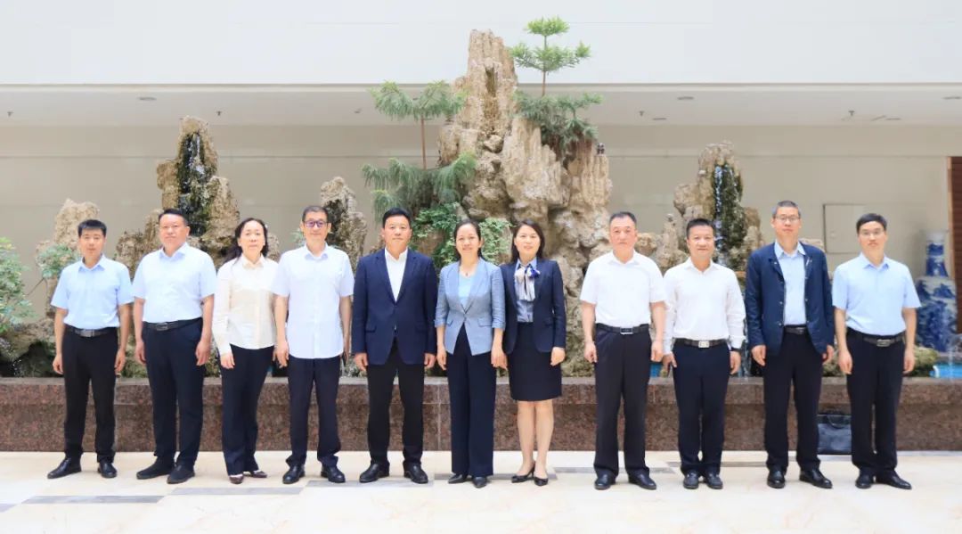 揚帆起航 譜寫絢麗新篇章 | 花花牛乳業(yè)集團新一屆董事會成立并召開中高層以上領導干部會議 揚帆起航 譜寫絢麗新篇章 | 花花牛乳業(yè)集團新一屆董事會成立并召開中高層以上領導干部會議