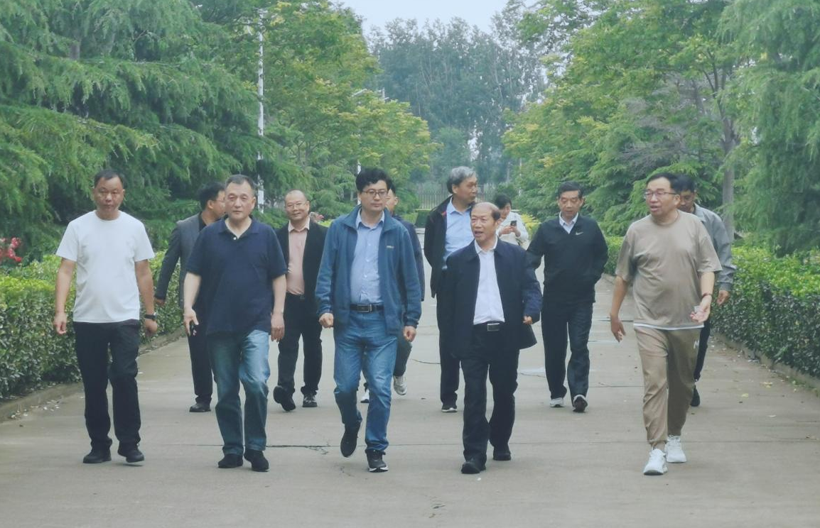 花花牛丨河南農(nóng)業(yè)大學(xué)黨委副書記、校長介曉磊一行蒞臨花花牛河南瑞亞參觀調(diào)研