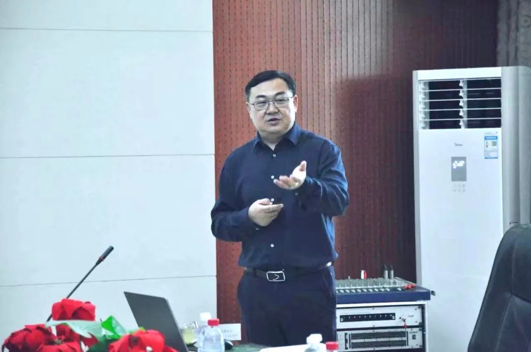 花花牛丨國家奶牛產(chǎn)業(yè)技術(shù)體系首席科學(xué)家、中國農(nóng)業(yè)大學(xué)教授李勝利一行蒞臨花花牛魯山瑞亞參觀調(diào)研