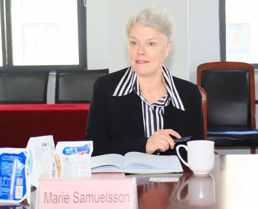 深化合作交流 互信共贏發(fā)展丨瑞典愛克林公司首席執(zhí)行官 Ms.Marie Samuelsson 一行蒞臨花花牛乳業(yè)集團參觀座談