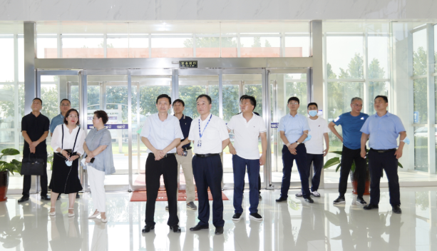 快訊|鄭州市二七區(qū)委副書記、區(qū)長虎榮鑫蒞臨河南花花牛乳業(yè)集團(tuán)調(diào)研