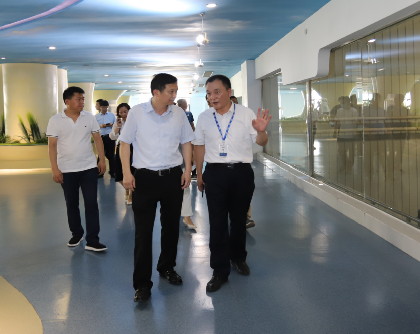 快訊|鄭州市二七區(qū)委副書記、區(qū)長虎榮鑫蒞臨河南花花牛乳業(yè)集團(tuán)調(diào)研
