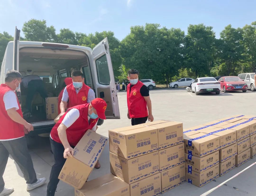 快訊 | 關愛兒童 · 花花牛獻愛心送營養(yǎng)