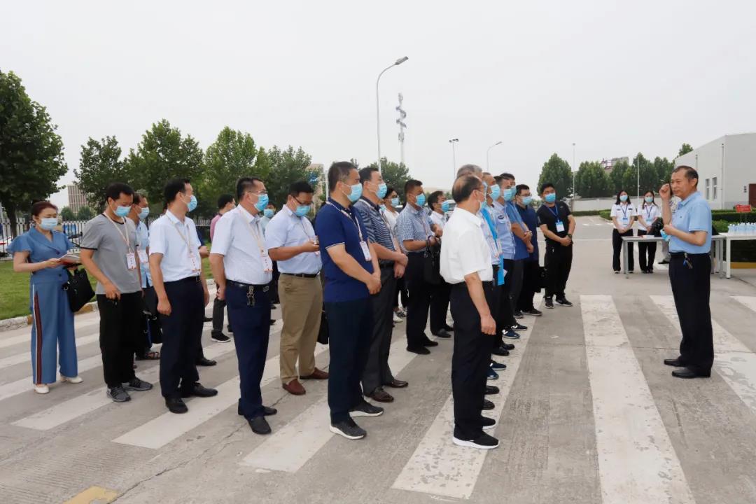 鄭州市安全生產(chǎn)雙重預(yù)防體系建設(shè)現(xiàn)場觀摩會在花花牛乳業(yè)集團(tuán)鄭州分公司召開