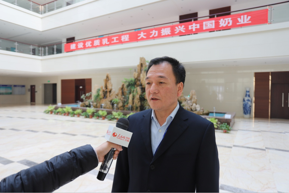 振興中國奶業(yè)，花花牛在行動