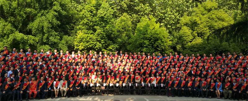 河南花花牛乳業(yè)集團(tuán)股份有限公司阮曉琦、王曉龍榮獲“鄭州市勞動(dòng)模范”榮譽(yù)稱(chēng)號(hào)