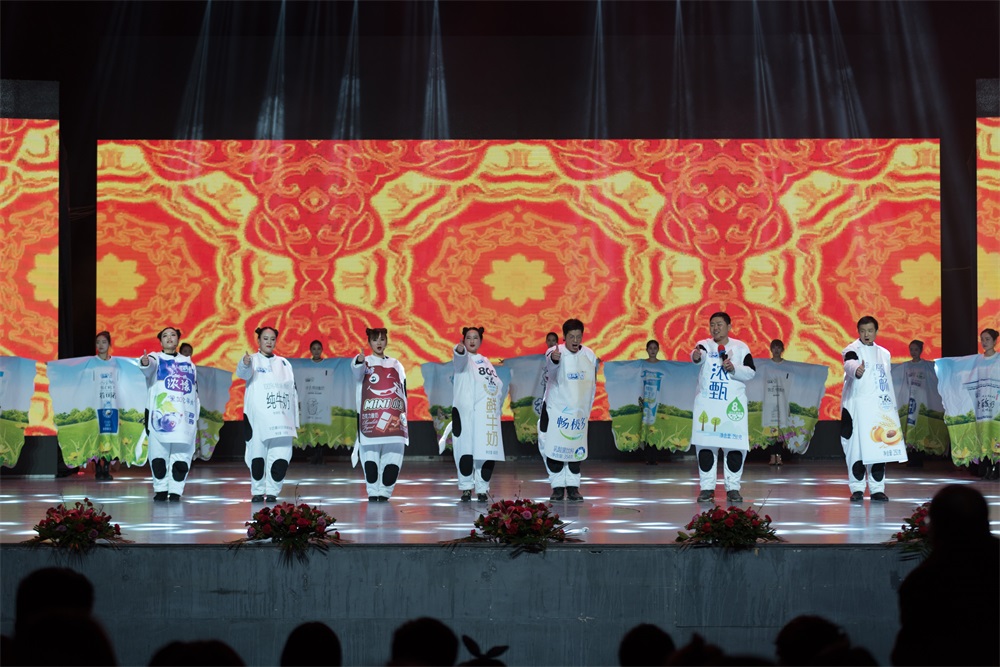 “不忘初心、聚力前行” 花花牛集團(tuán)2018迎新春聯(lián)歡會隆重舉行