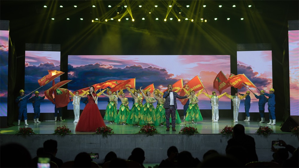 “不忘初心、聚力前行” 花花牛集團(tuán)2018迎新春聯(lián)歡會隆重舉行