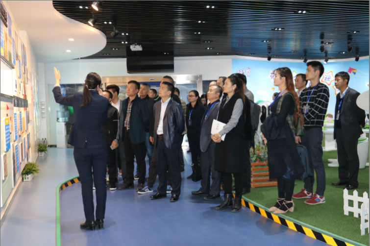 商界領(lǐng)袖俱樂(lè)部精英參訪花花牛！