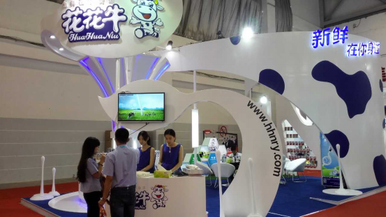 花花牛牛氣沖天！農(nóng)業(yè)部長品嘗“領(lǐng)暢”點(diǎn)贊，又獲國際奶業(yè)平臺(tái)青睞