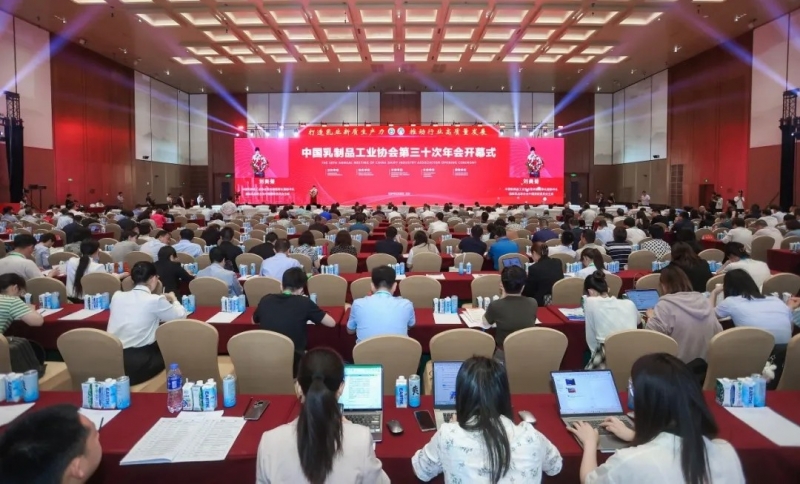 花花牛乳業(yè)集團黨委書記、董事長唐洪峰一行參加中國乳制品工業(yè)協(xié)會第三十次年會暨2024中國（國