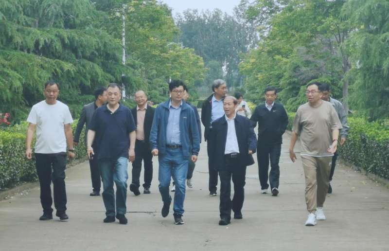 花花牛丨河南農(nóng)業(yè)大學黨委副書記、校長介曉磊一行蒞臨花花牛河南瑞亞參觀調(diào)研