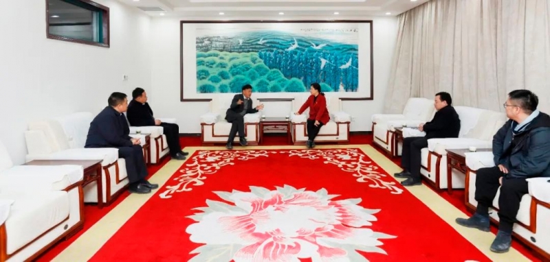 發(fā)揮產(chǎn)業(yè)優(yōu)勢 助力鄉(xiāng)村振興 | 民權縣委副書記、縣長王靜嫻會見關曉彥董事長一行