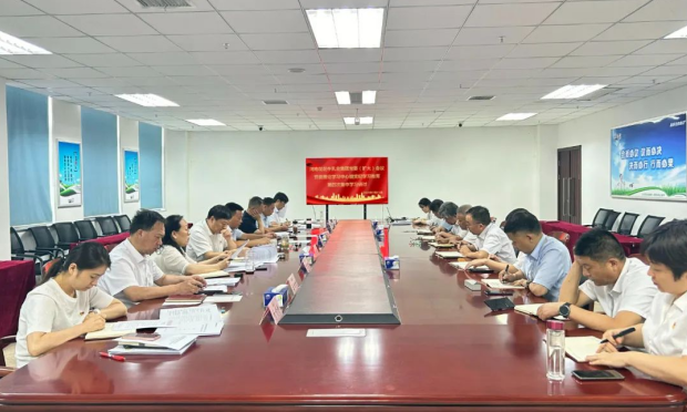 河南花花牛乳業(yè)集團(tuán)黨委理論學(xué)習(xí)中心組舉行黨紀(jì)學(xué)習(xí)教育第四次集體學(xué)習(xí)研討